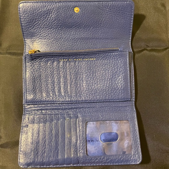 Marc Jacobs Navy Wallet (good condition) - Picture 4 of 8